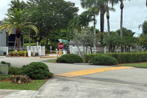 Copropriété à louer à Homestead, Floride: 2 chambres, 90.12 m2 № 2023877 - photo 14