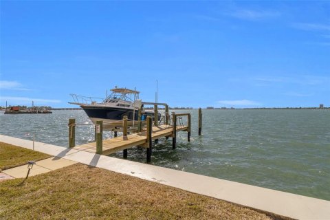 House in Sarasota, Florida 4 bedrooms, 506.32 sq.m. № 2155803 - photo 20
