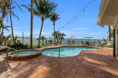House in Sarasota, Florida 4 bedrooms, 506.32 sq.m. № 2155803 - photo 17
