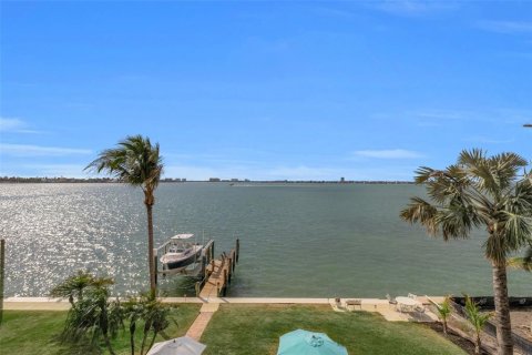 House in Sarasota, Florida 4 bedrooms, 506.32 sq.m. № 2155803 - photo 18