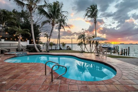 House in Sarasota, Florida 4 bedrooms, 506.32 sq.m. № 2155803 - photo 9