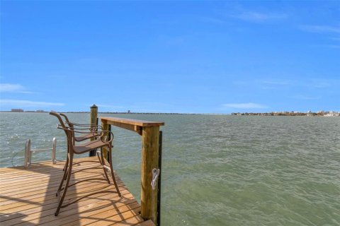 House in Sarasota, Florida 4 bedrooms, 506.32 sq.m. № 2155803 - photo 21