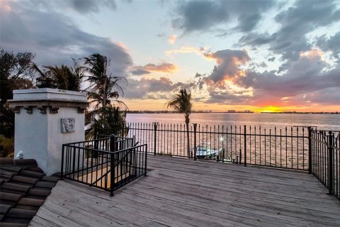 House in Sarasota, Florida 4 bedrooms, 506.32 sq.m. № 2155803 - photo 14