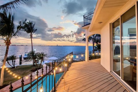House in Sarasota, Florida 4 bedrooms, 506.32 sq.m. № 2155803 - photo 13