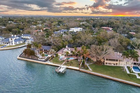 House in Sarasota, Florida 4 bedrooms, 506.32 sq.m. № 2155803