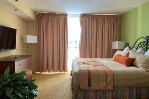 Condominio en alquiler en Weston, Florida, 1 dormitorio, 78.97 m2 № 1970183 - foto 9