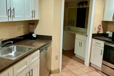 Condominio en alquiler en Weston, Florida, 1 dormitorio, 78.97 m2 № 1970183 - foto 4