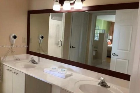 Condominio en alquiler en Weston, Florida, 1 dormitorio, 78.97 m2 № 1970183 - foto 13
