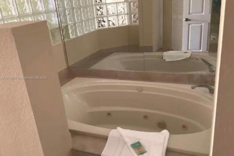 Condominio en alquiler en Weston, Florida, 1 dormitorio, 78.97 m2 № 1970183 - foto 10