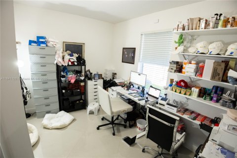 House in Homestead, Florida 4 bedrooms, 226.4 sq.m. № 1830447 - photo 12