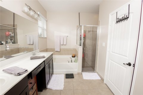 House in Homestead, Florida 4 bedrooms, 226.4 sq.m. № 1830447 - photo 23