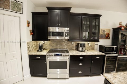 House in Homestead, Florida 4 bedrooms, 226.4 sq.m. № 1830447 - photo 10