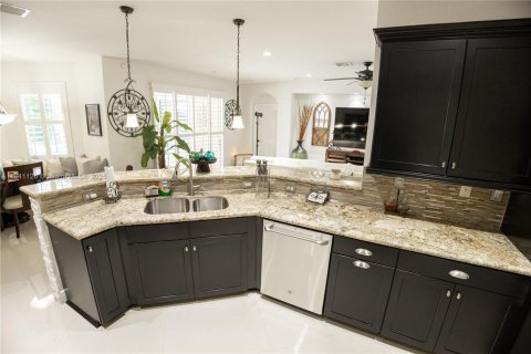 House in Homestead, Florida 4 bedrooms, 226.4 sq.m. № 1830447 - photo 9