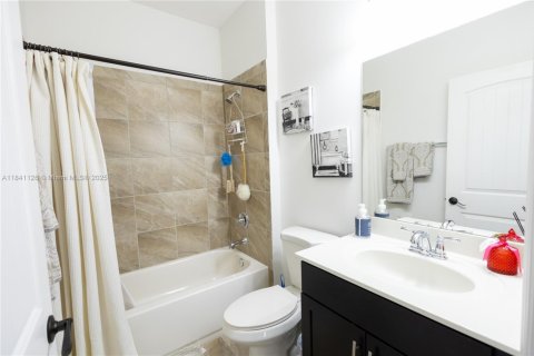House in Homestead, Florida 4 bedrooms, 226.4 sq.m. № 1830447 - photo 15
