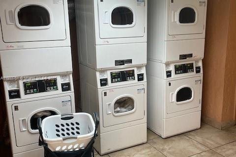 Condo in Hialeah, Florida, 2 bedrooms  № 1930174 - photo 12