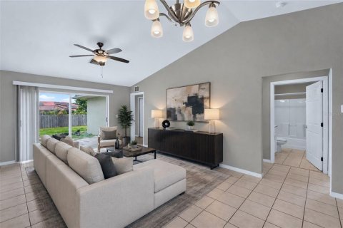 Duplex in Cape Coral, Florida 6 bedrooms, 206.06 sq.m. № 2316781 - photo 8