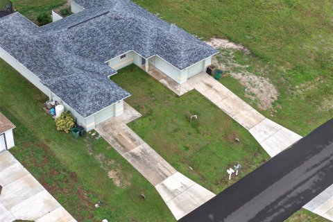 Duplex in Cape Coral, Florida 6 bedrooms, 206.06 sq.m. № 2316781 - photo 4