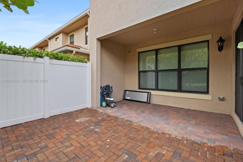 Touwnhouse à vendre à Boca Raton, Floride: 4 chambres, 230.96 m2 № 2068552 - photo 24