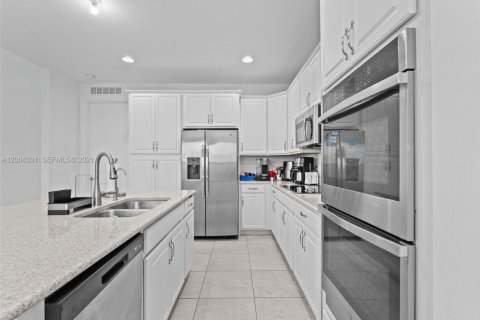 Touwnhouse à vendre à Boca Raton, Floride: 4 chambres, 230.96 m2 № 2068552 - photo 11