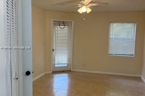 Снять в аренду квартиру в Санрайз, Флорида 2 спальни, 95.13м2, № 2058852 - фото 4