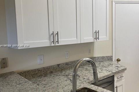 Снять в аренду квартиру в Санрайз, Флорида 2 спальни, 95.13м2, № 2058852 - фото 2