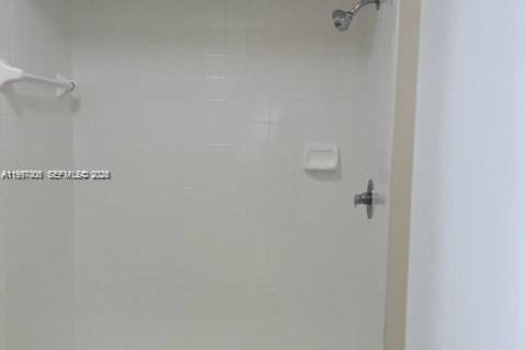 Снять в аренду квартиру в Санрайз, Флорида 2 спальни, 95.13м2, № 2058852 - фото 7