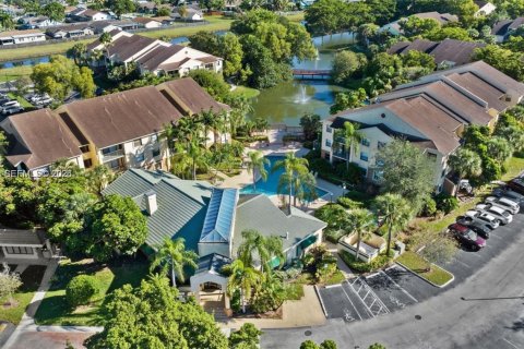 Снять в аренду квартиру в Санрайз, Флорида 2 спальни, 95.13м2, № 2058852 - фото 11