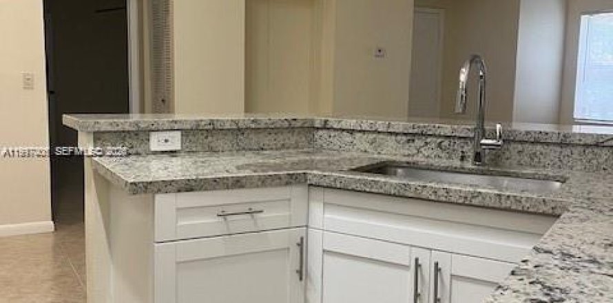 Квартира в Санрайз, Флорида 2 спальни, 95.13м2 № 2058852