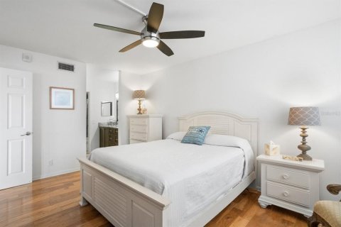 Condominio en alquiler en Saint Petersburg, Florida, 2 dormitorios, 97.55 m2 № 1886243 - foto 18