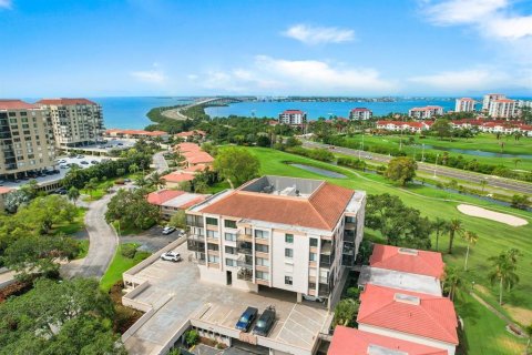 Condominio en alquiler en Saint Petersburg, Florida, 2 dormitorios, 97.55 m2 № 1886243 - foto 1