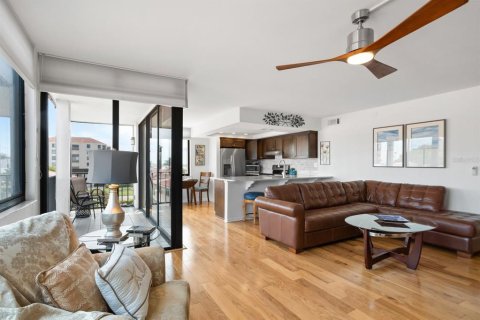 Condominio en alquiler en Saint Petersburg, Florida, 2 dormitorios, 97.55 m2 № 1886243 - foto 4