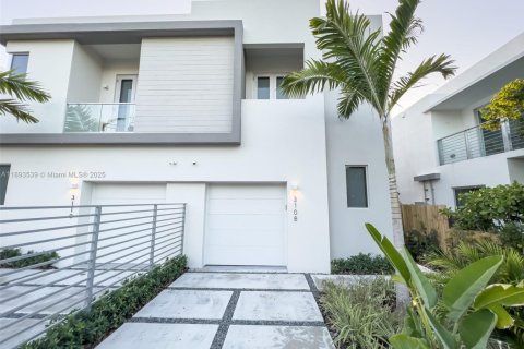 Touwnhouse à louer à Miami, Floride: 4 chambres, 256.13 m2 № 1945684 - photo 2