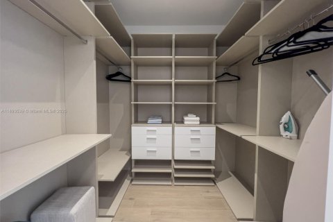 Touwnhouse à louer à Miami, Floride: 4 chambres, 256.13 m2 № 1945684 - photo 19