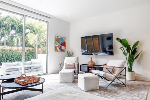 Touwnhouse à louer à Miami, Floride: 4 chambres, 256.13 m2 № 1945684 - photo 3