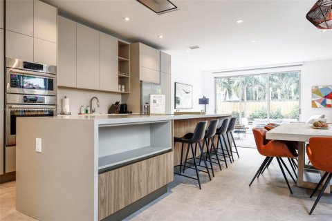 Touwnhouse à louer à Miami, Floride: 4 chambres, 256.13 m2 № 1945684 - photo 8
