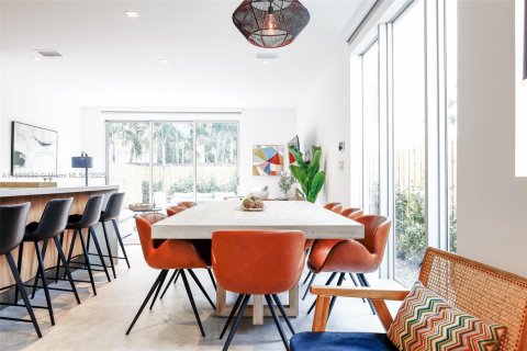 Touwnhouse à louer à Miami, Floride: 4 chambres, 256.13 m2 № 1945684 - photo 9