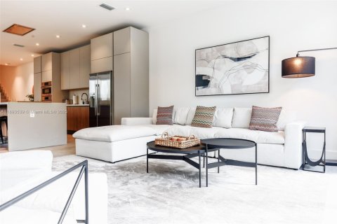 Touwnhouse à louer à Miami, Floride: 4 chambres, 256.13 m2 № 1945684 - photo 6