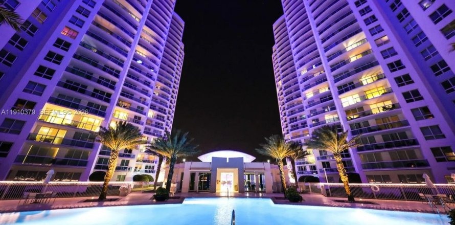Condominio en South Daytona, Florida, 3 dormitorios  № 2055755