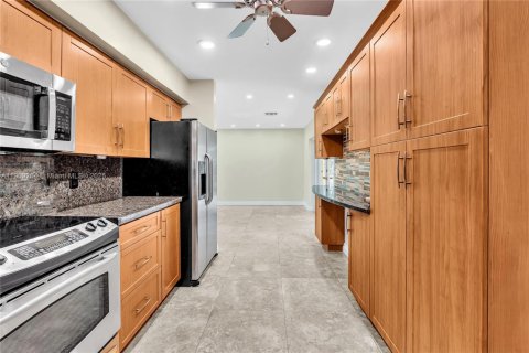 Villa ou maison à louer à Hollywood, Floride: 4 chambres, 159.51 m2 № 1965537 - photo 14