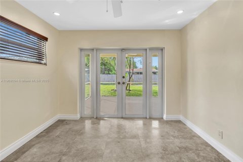 Villa ou maison à louer à Hollywood, Floride: 4 chambres, 159.51 m2 № 1965537 - photo 23