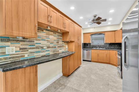 Villa ou maison à louer à Hollywood, Floride: 4 chambres, 159.51 m2 № 1965537 - photo 8