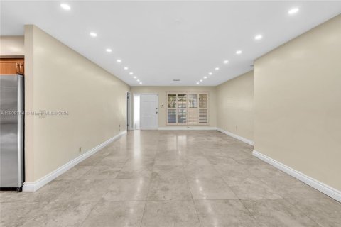 Villa ou maison à louer à Hollywood, Floride: 4 chambres, 159.51 m2 № 1965537 - photo 5