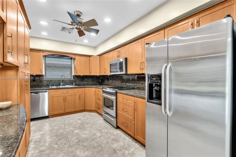 Villa ou maison à louer à Hollywood, Floride: 4 chambres, 159.51 m2 № 1965537 - photo 9