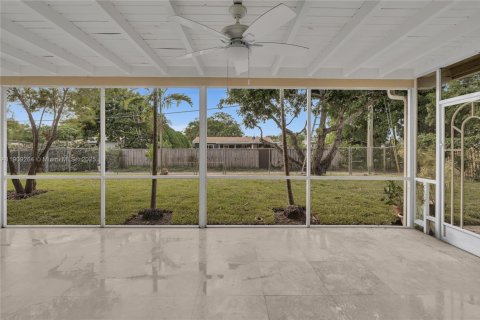 Villa ou maison à louer à Hollywood, Floride: 4 chambres, 159.51 m2 № 1965537 - photo 28