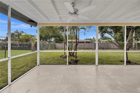 Villa ou maison à louer à Hollywood, Floride: 4 chambres, 159.51 m2 № 1965537 - photo 24