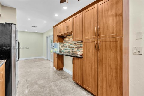 Villa ou maison à louer à Hollywood, Floride: 4 chambres, 159.51 m2 № 1965537 - photo 15