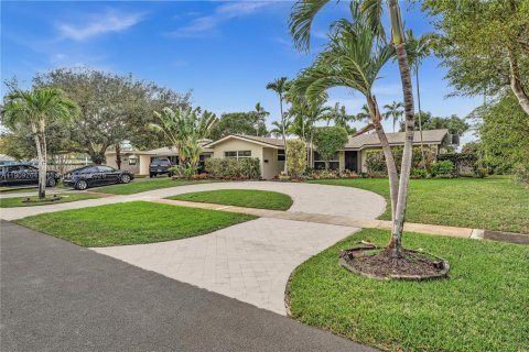 Villa ou maison à louer à Hollywood, Floride: 4 chambres, 159.51 m2 № 1965537 - photo 2