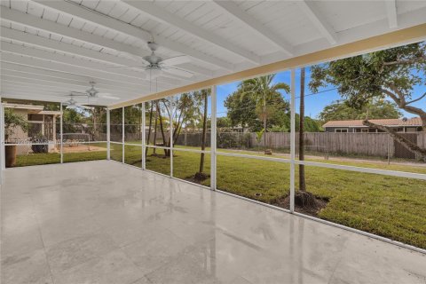 Villa ou maison à louer à Hollywood, Floride: 4 chambres, 159.51 m2 № 1965537 - photo 29