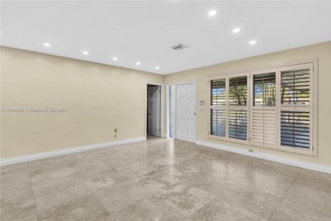 Villa ou maison à louer à Hollywood, Floride: 4 chambres, 159.51 m2 № 1965537 - photo 4