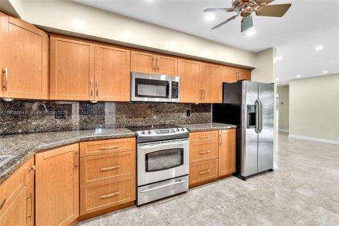 Villa ou maison à louer à Hollywood, Floride: 4 chambres, 159.51 m2 № 1965537 - photo 13